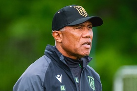 OFICIAL: Nantes despede o treinador Antoine Kombouaré