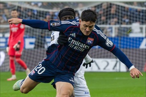 Lyon continua em crise e cede pontos na visita ao último classificado