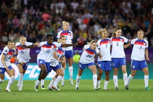 Inglaterra sofre mas elimina Suécia nos penáltis e avança às 'meias' do Europeu Feminino