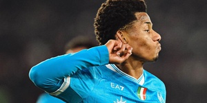 Nápoles vence Roma com golo de ex-Benfica e junta-se ao Milan no topo da Serie A