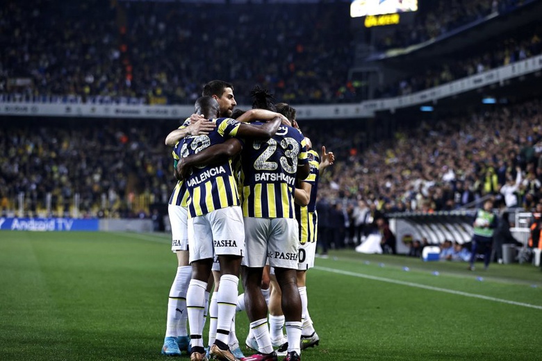 Tadic assina contrato com o Fenerbahçe