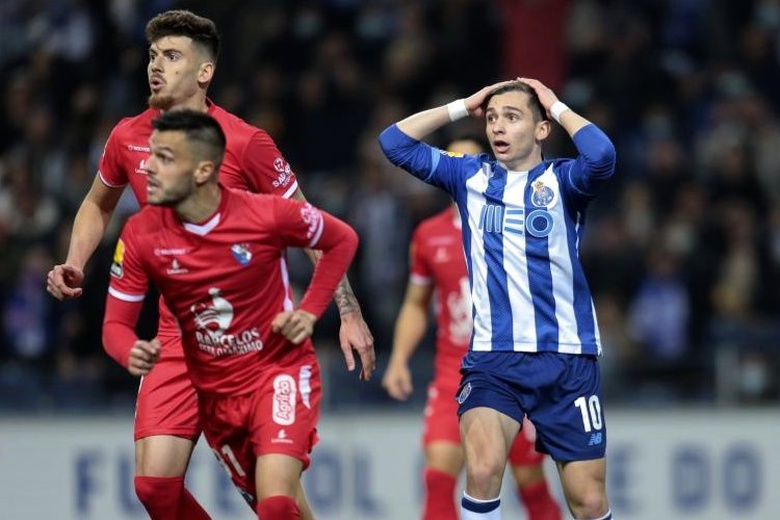 Sporting fica na frente do placar duas vezes, mas cede empate ao Vitória de  Guimarães na volta do Português