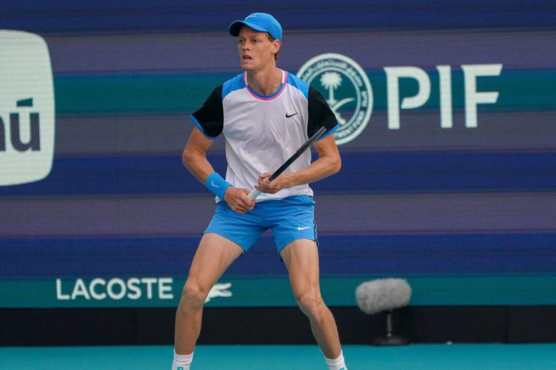 Sinner avança para os 'quartos' de Wimbledon após lesão de Dimitrov