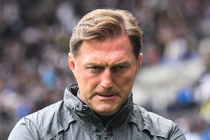 Wolfsburgo demite Hasenhüttl e promove Bauer ao comando técnico