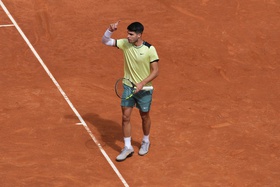 Carlos Alcaraz avança para final de Roland Garros após desistência de Musetti