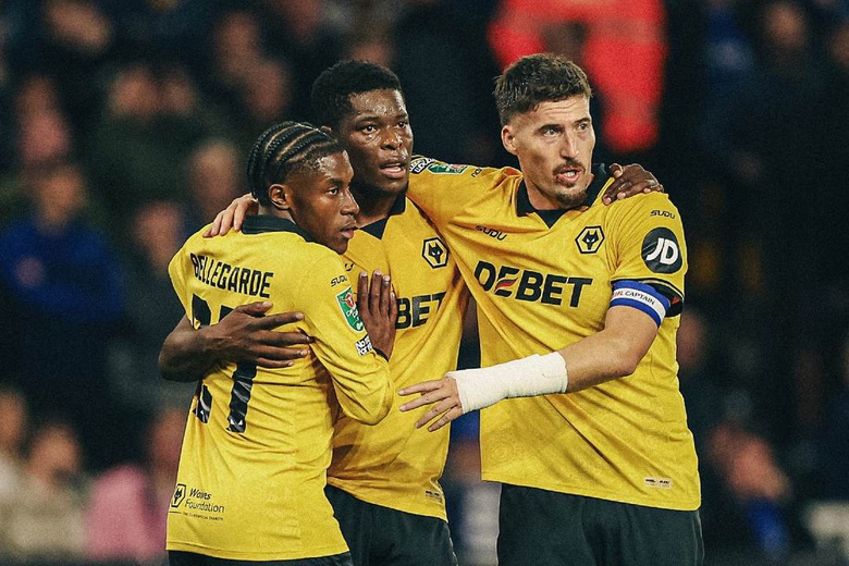 Vítor Pereira e Marco Silva vencem na Taça da Liga inglesa, Liverpool também