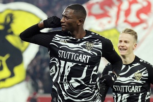 Estugarda vence Werder Bremen perante os seus adeptos e ameaça topo da Bundesliga