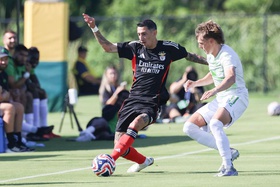 Pré-época? Di María mostra serviço, Benfica marca sete nos EUA