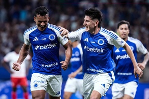 Cruzeiro, de Leonardo Jardim, vence e aproxima-se ao líder Flamengo