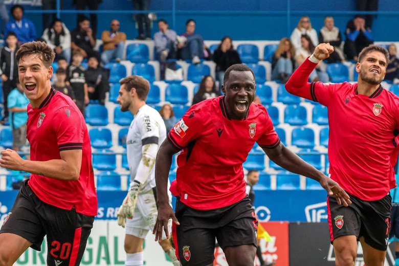 II Liga: Penafiel vence em Vizela e regressa aos triunfos