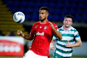 LCE: Santa Clara visita Shamrock Rovers em desvantagem na luta pela fase de liga