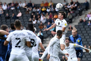 Acumulação de impactos na cabeça no futebol pode levar à demência