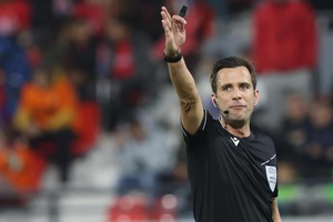 Erik Lambrechts nomeado para arbitrar Benfica-Qarabag na Liga dos Campeões