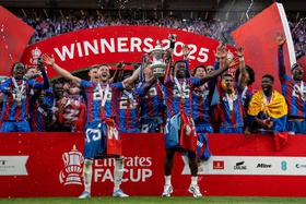 Crystal Palace acusado de utilizar faixa provocadora contra Marinakis