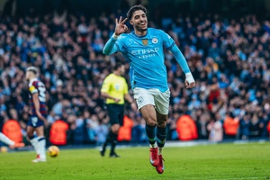 Inglaterra: ‘Hat-trick’ de Marmoush lança Manchester City para o quarto lugar