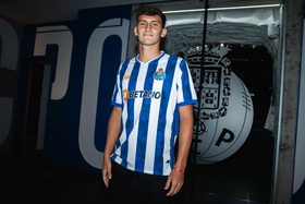 LE: Iván Marcano e reforços Tomás Pérez e William Gomes inscritos pelo FC Porto