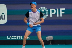 Jannik Sinner garante lugar nas meias-finais de Wimbledon