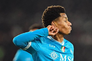 Nápoles vence Roma com golo de ex-Benfica e junta-se ao Milan no topo da Serie A