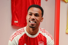 Gabriel Magalhães afastado dos jogos do Arsenal devido a lesão muscular