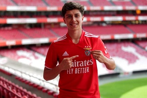 Mercado: Benfica contrata júnior de 18 anos ao UD Santarém