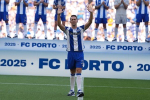 Luuk de Jong evolui para treino condicionado quase dois meses depois