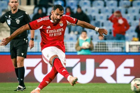 Benfica vence Atlético e segue para os oitavos de final