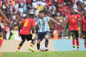 Lionel Messi mais aplaudido no estádio do que a seleção angolana de futebol
