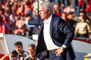 Mourinho: "Falei com Villas-Boas e Varandas depois de assinar pelo Benfica"