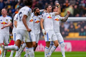 Tottenham deixa pontos escapar e Wolves afundam-se