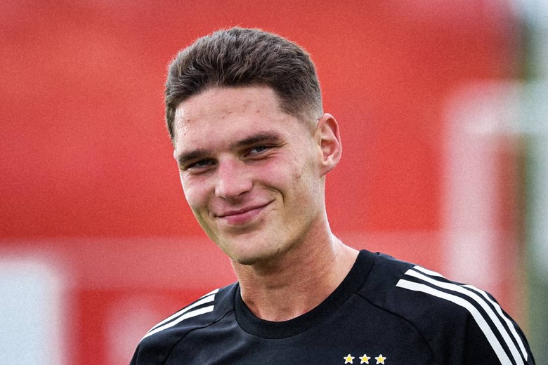 Antigo colega elogia Sudakov: “Carreira não se limitará ao Benfica”