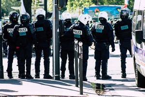 Polícia francesa detém mais de 100 adeptos da Roma antes do Nice–Roma da Liga Europa