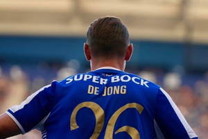 Luuk de Jong e Borja Sainz regressam aos treinos do FC Porto