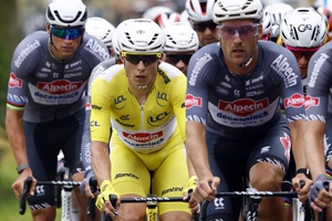 Jasper Philipsen abandona a Volta a França após queda na terceira etapa