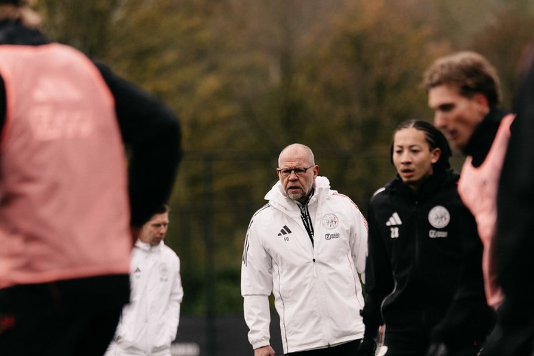 Treinador do Ajax garante estar "preparado para todos os cenários" frente ao Benfica de Mourinho
