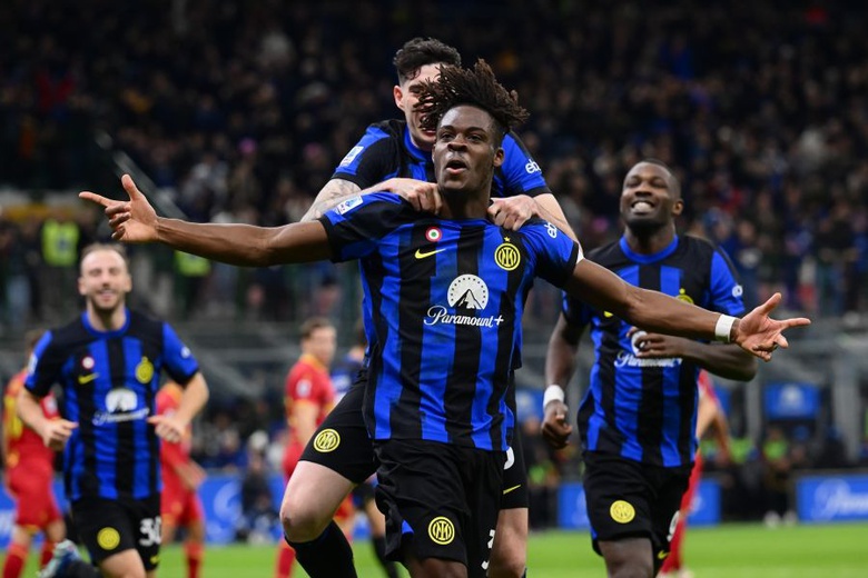 Inter de Milão reforça posição no topo da Serie A após triunfo sobre o Lecce