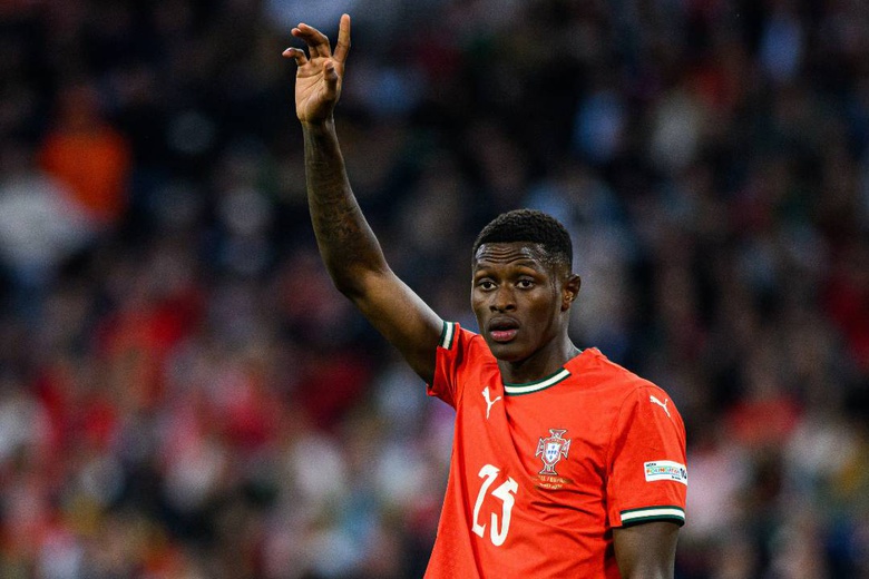 Nuno Mendes, Vitinha e Roberto Martínez na corrida aos prémios The Best