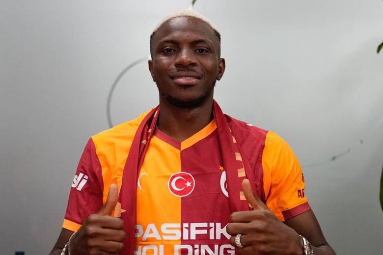 OFICIAL: Osimhen regressa ao Galatasaray por cláusula milionária
