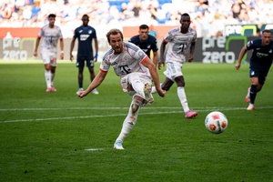 Hat-trick de Kane dá triunfo ao Bayern na goleada sobre o Hoffenheim