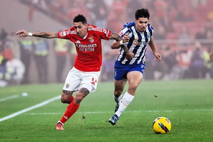 Clássico: Cem horas de solidão