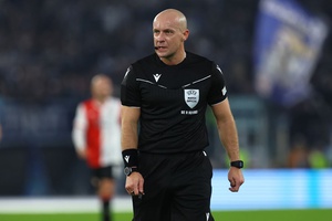 Árbitro Szymon Marciniak nomeado para o Newcastle-Benfica na Liga dos Campeões