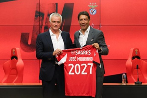 Mourinho promete “viver para o Benfica” no regresso à Luz