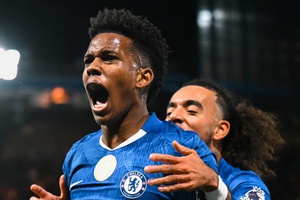 Inglaterra: Estêvão é herói do Chelsea ante Liverpool com golo nos descontos