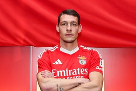 OFICIAL: Andrea Belotti emprestado pelo Como ao Benfica