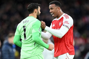 Arsenal mantém-se firme na frente, Manchester City e Vitor Pereira derrotados