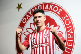 OFICIAL: Fran Navarro transfere-se para o Olympiacos por empréstimo do FC Porto