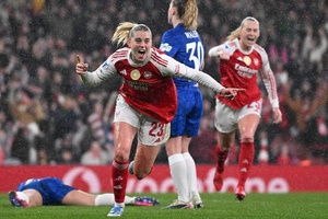 Arsenal domina dérbi e coloca-se em vantagem nos quartos da 'Champions' feminina