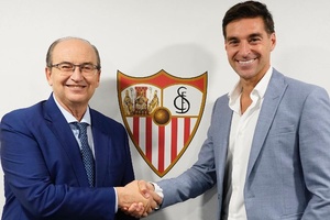 OFICIAL: Diego Alonso assume o comando técnico do Sevilla