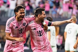 Messi brilha, mas Inter Miami empata na estreia do novo estádio