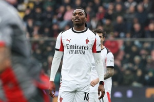 Rafael Leão decide nos descontos e Milan respira em Cremona