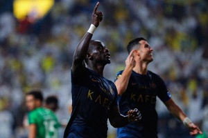 Talisca é expulso, Ronaldo pede a substituição do árbitro e Sadio Mané marca o golo da vitória